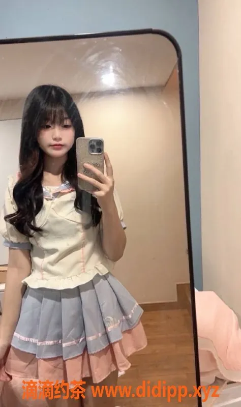 成都楼凤-成华区19岁嫩妹思思，身高163cm，体重45斤