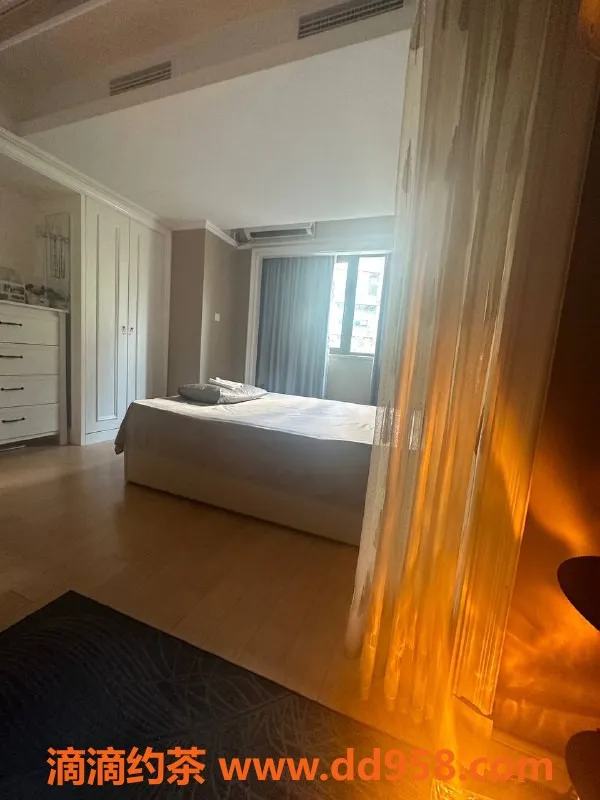 上海上门服务-普陀琪琪性感丝足抓龙筋，100分钟仅1100元