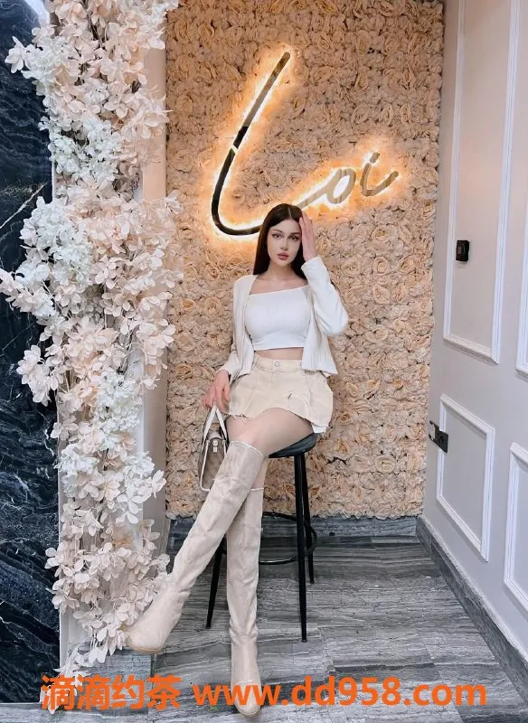 无锡楼凤-惠山区高挑洋酒佩林娜，陪浴口活特价2300p