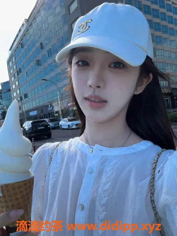 杭州楼凤-杭州妍妍19岁校妹，165cm/98斤，丝袜诱惑服务