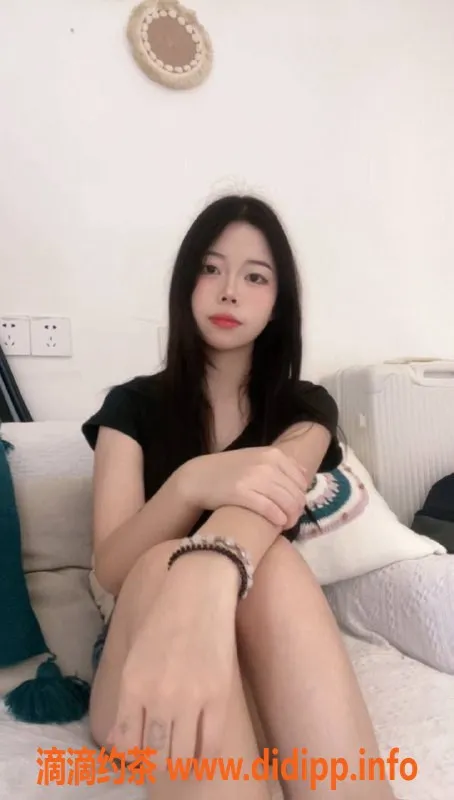 成都楼凤-成华区嫩妹嘉怡，课时费5p，感觉车服务