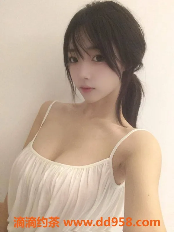 杭州楼凤-上城区小椰子，19岁C杯美术生，身高163，暑假兼职1500一茨！