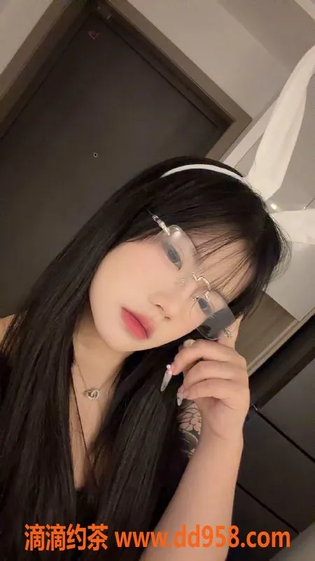 杭州楼凤-上城区嫩妹酱酱，舌吻69套餐服务