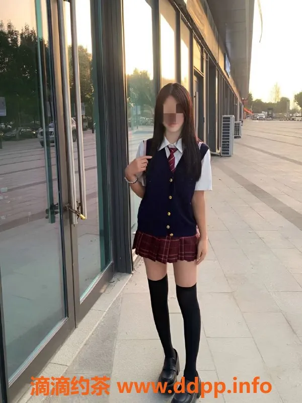 成都楼凤-成都兼职嫩妹佳妮，19岁，身高163，600元服务体验