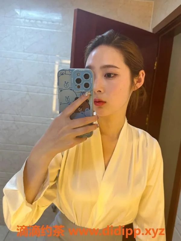 深圳楼凤-宝安26岁雯儿，162cm，34C只需400元体验服务