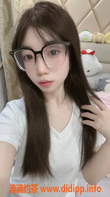 惠州楼凤-惠阳萍萍，21岁153cm，75斤制服丝袜服务