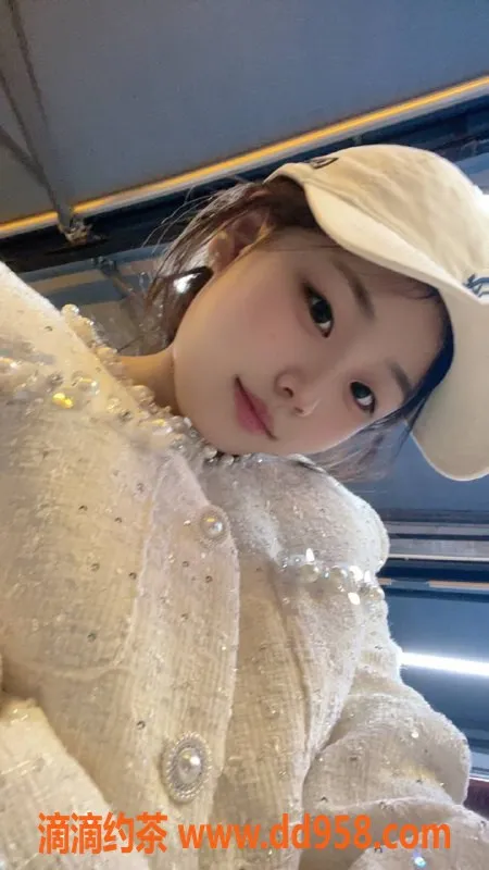 成都楼凤-武侯区萱萱，18岁微胖嫩妹，口活超棒！