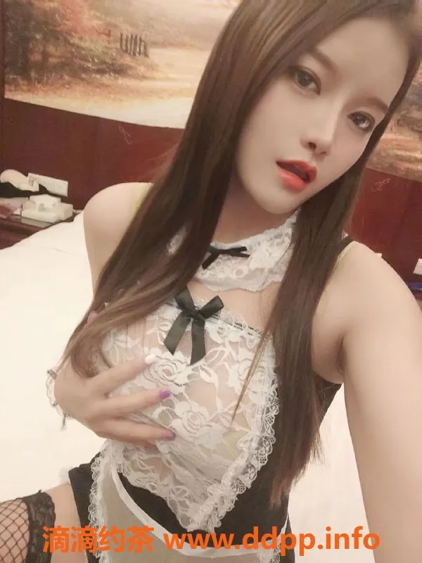 兰州楼凤-乐乐，160CM 45kg C罩杯，陪洗全套服务