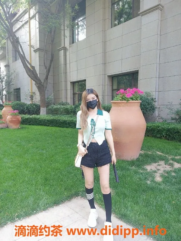 兰州楼凤-乐乐，160CM 45kg C罩杯，陪洗全套服务