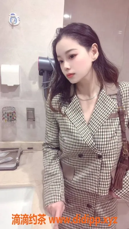 中山楼凤-西区28岁西施，C胸，500元畅享服务