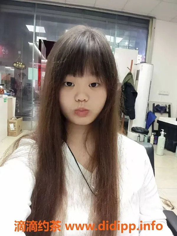 中山楼凤-古镇性感小姐：400元快餐，洗吹服务500元