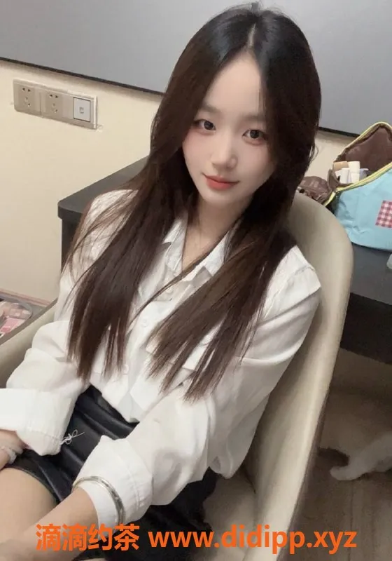 惠州楼凤-可欣，18岁大亚湾美女，身高163，服务多样