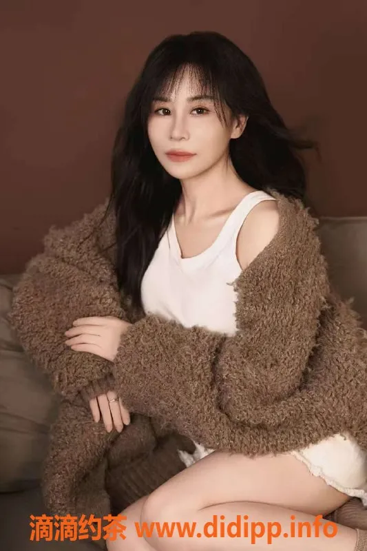 广州楼凤-番禺28岁巨乳女神秋妍，身高155，服务多样