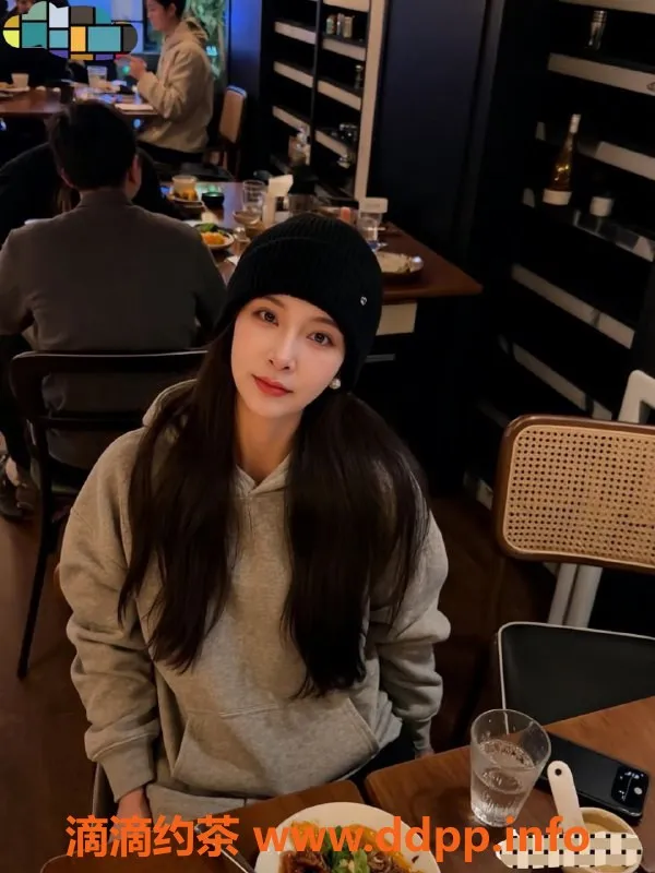 重庆楼凤-渝北27岁粉珍珠，106斤36C热情服务