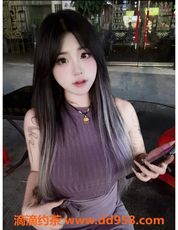 赣州楼凤-大胸纹身妹啾啾，164cm 49kg 售700元全套