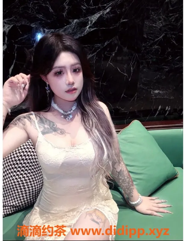 赣州楼凤-大胸纹身妹啾啾，164cm 49kg 售700元全套