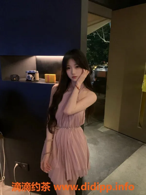 广州楼凤-南沙哲雅，20岁外语大学生，165cm，41kg小巧玲珑