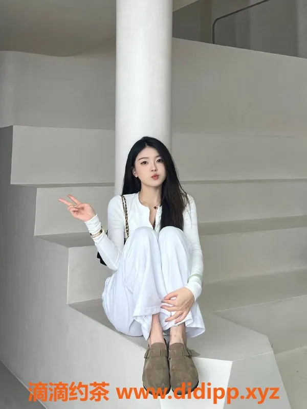 深圳楼凤-南山嫩妹盈盈，1100元起，制服服务等你体验