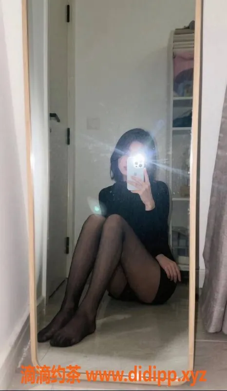 深圳楼凤-龙华嫩妹晶晶，800元69互舔服务