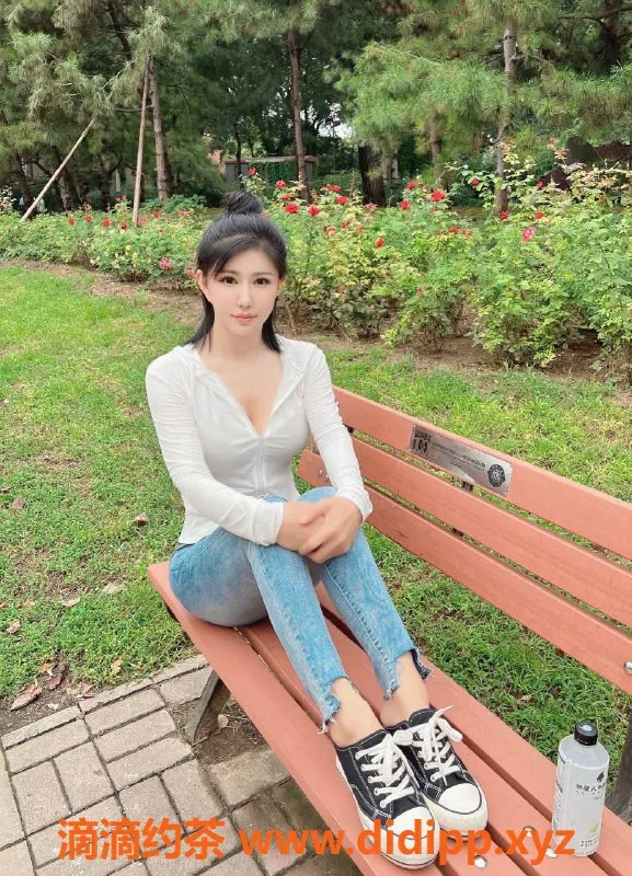 北京楼凤-华威桥小苹果嫩妹内衣，批发15Z起