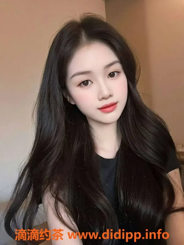 深圳楼凤-深圳龙华奶胸妹，800元舌吻服务等你体验