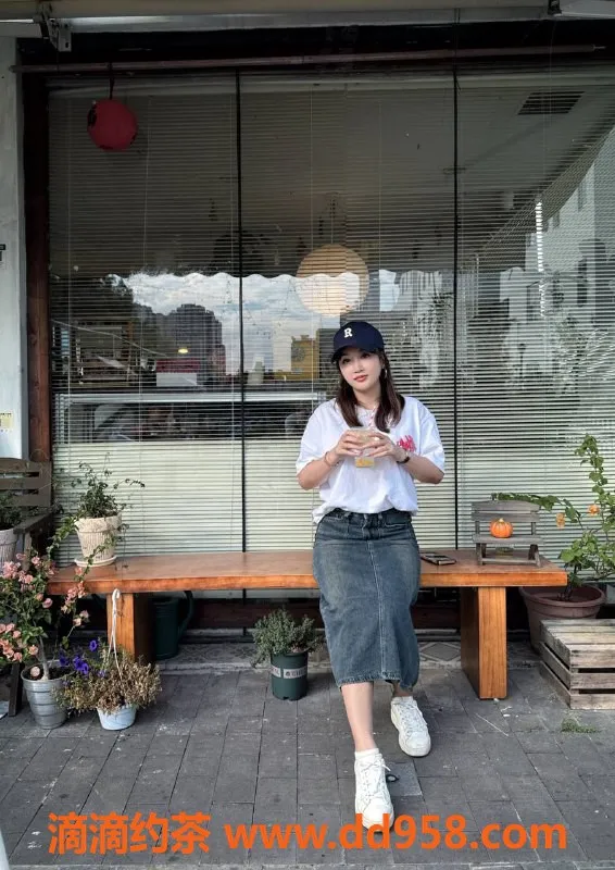 深圳楼凤-宝安琳宝，160身高，700起步，六九舌吻服务！