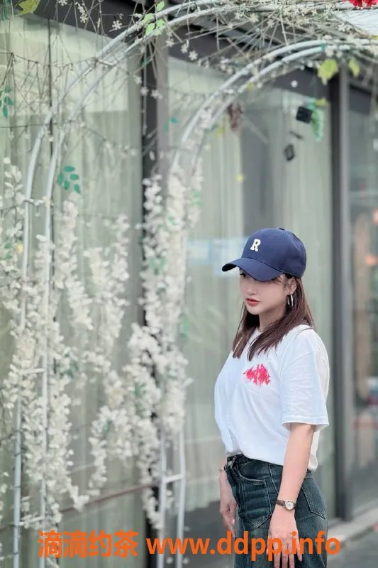 深圳楼凤-宝安琳宝，160身高，700起步，六九舌吻服务！