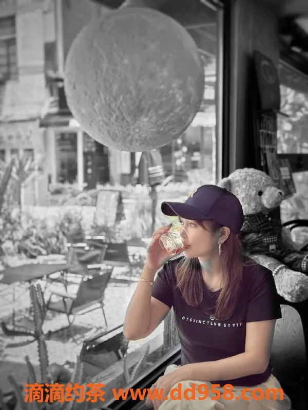 深圳楼凤资源信息,宝安琳宝，160身高，700起步，六九舌吻服务！