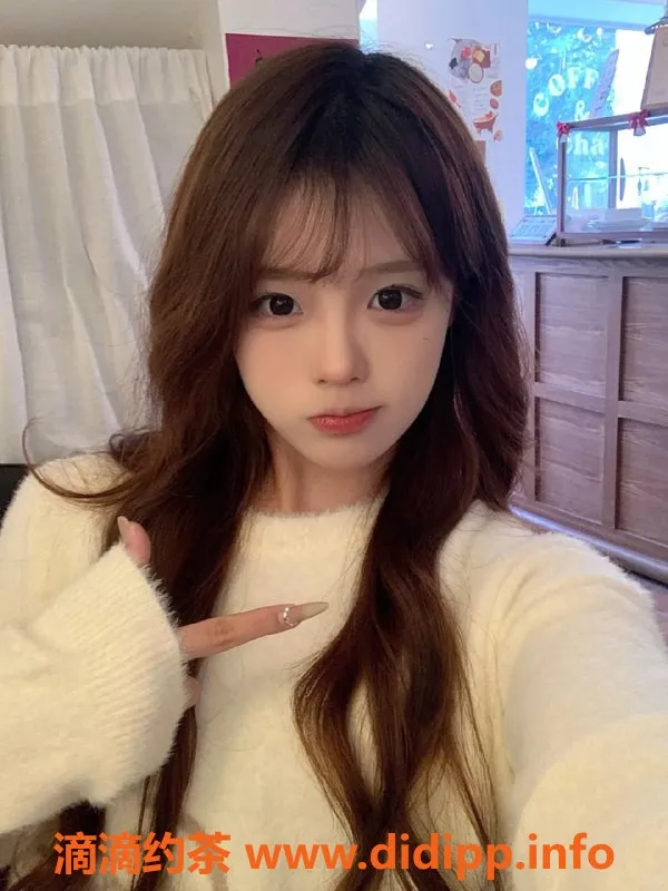 无锡楼凤-锡山区高颜值嫩妹琪琪，160cm/43kg，陪浴服务