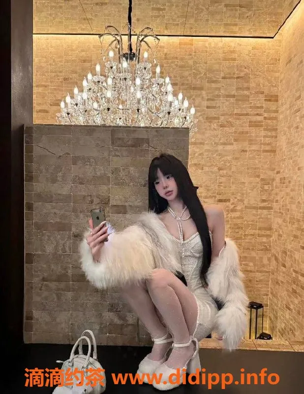 深圳楼凤-南山嫩妹梓嫣，1600元Kiss与69互舔服务！