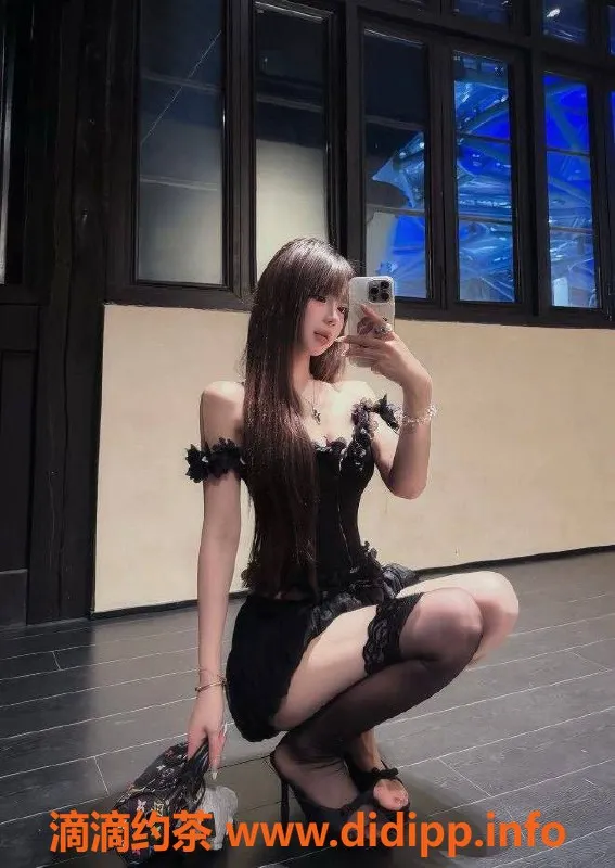 深圳楼凤-南山嫩妹梓嫣，1600元Kiss与69互舔服务！