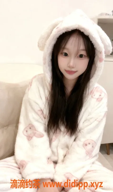 深圳楼凤-龙岗区嫩妹小茵茵，900全套服务！