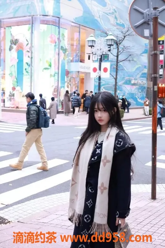 无锡外围资源信息,梁溪区兼职学妹，高颜值陪浴服务，特价2100p