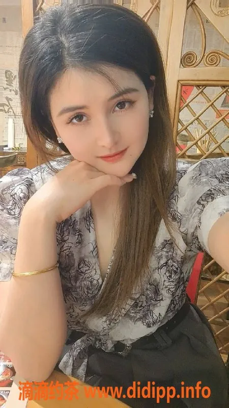 成都楼凤-成都酸菜混血学妹认证，激情修车服务