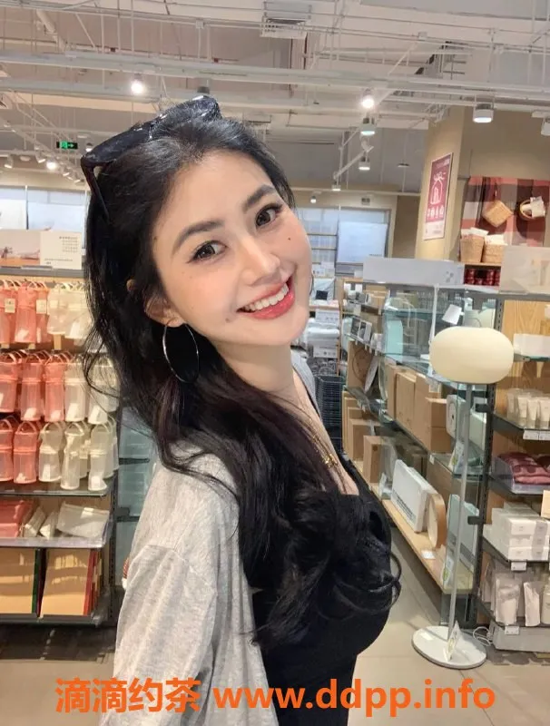 深圳楼凤-深圳福田嫩妹梨涡，1500元体验服务