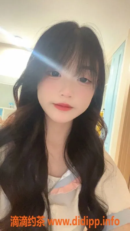 成都楼凤-成华区19岁嫩妹思思，163cm，45kg，服务热情