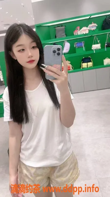 成都楼凤-成华区19岁嫩妹思思，163cm，45kg，服务热情