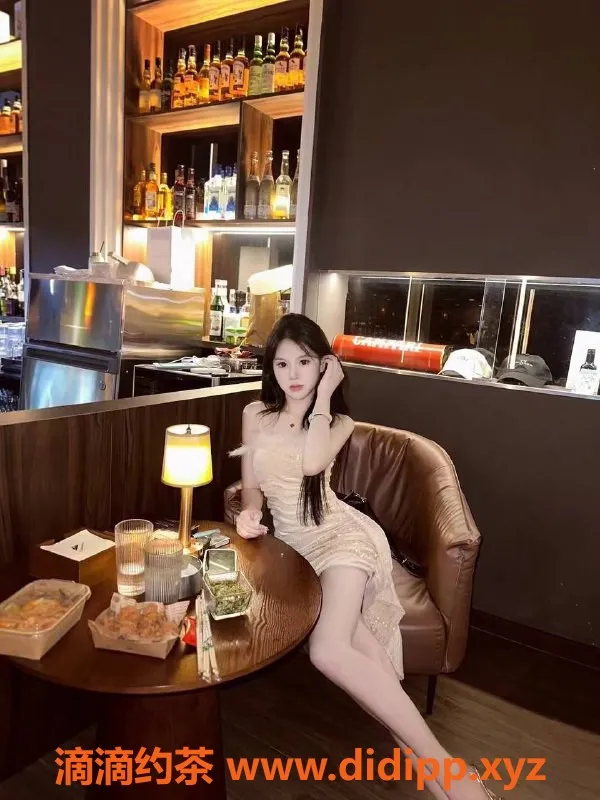 深圳楼凤-白云嫩妹，深圳坂田1500p服务，真心推荐！