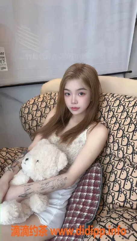 深圳楼凤-罗湖18岁安小五，163cm娇嫩妹，专业服务只需1000元