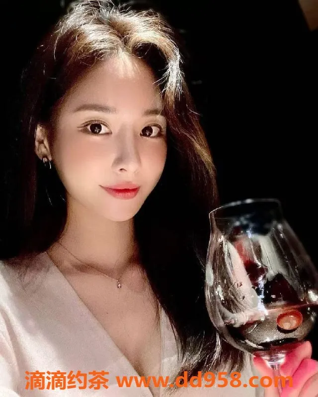 深圳楼凤-南山御姐伊芙琳，1300p体验蛇纹诱惑