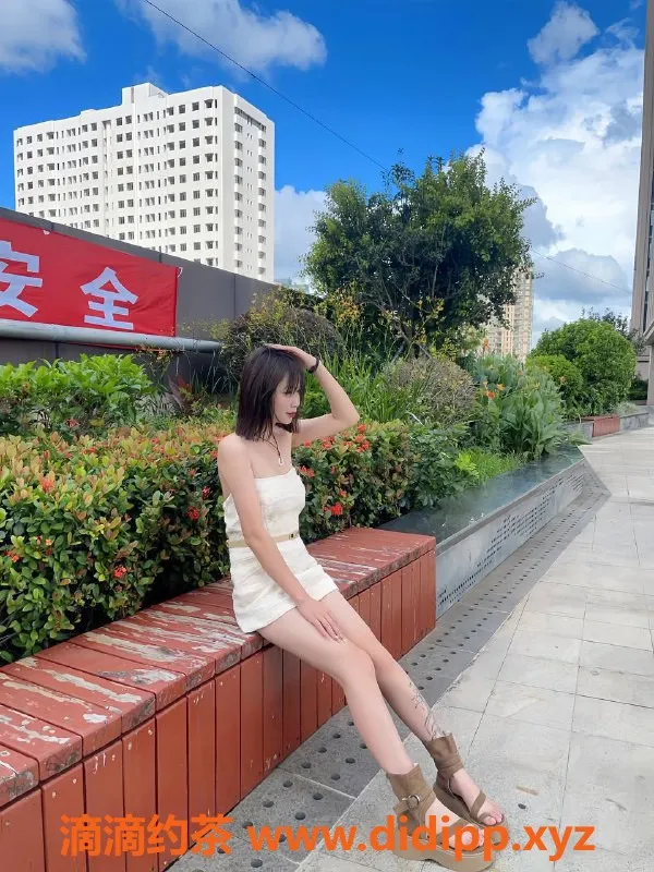 深圳楼凤-深圳宝安嫩妹佳佳，900元舌吻服务