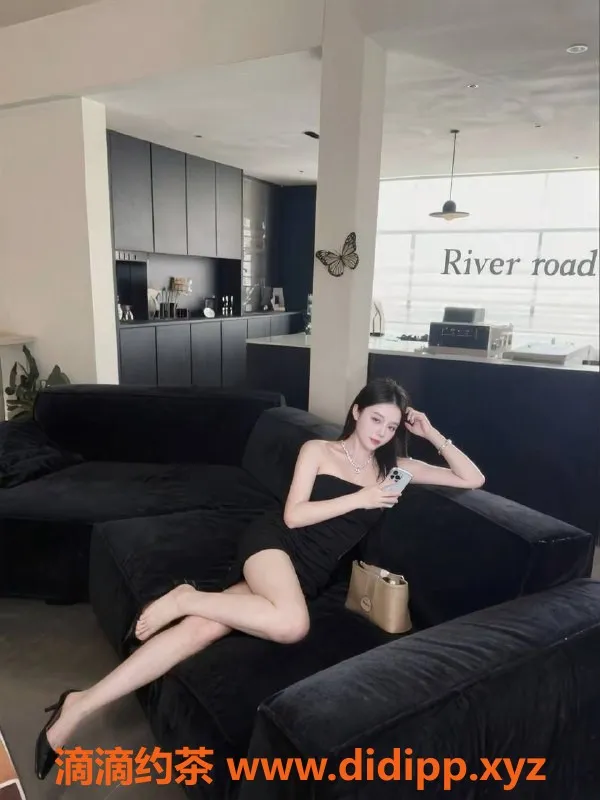 深圳楼凤-宝安佳佳，800元御姐服务，69互舔体验