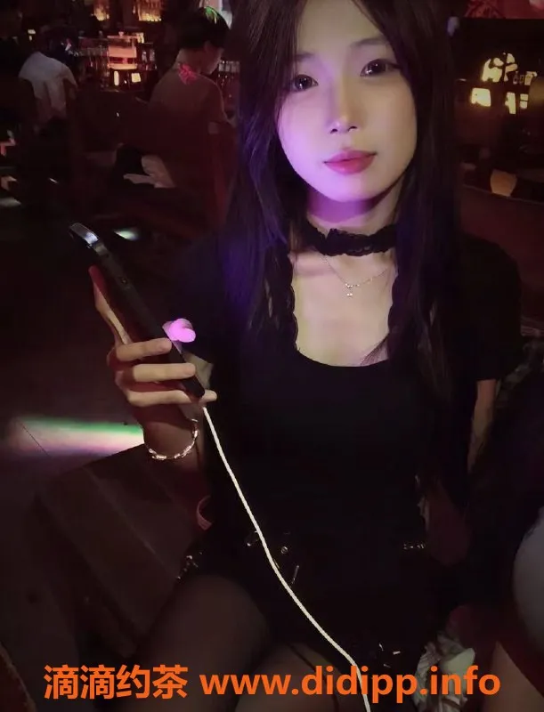 深圳楼凤-龙华兮兮，900元舌吻嫩妹服务等你体验