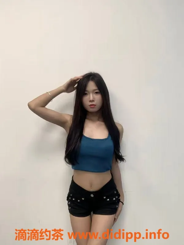 深圳楼凤-龙华兮兮，900元舌吻嫩妹服务等你体验