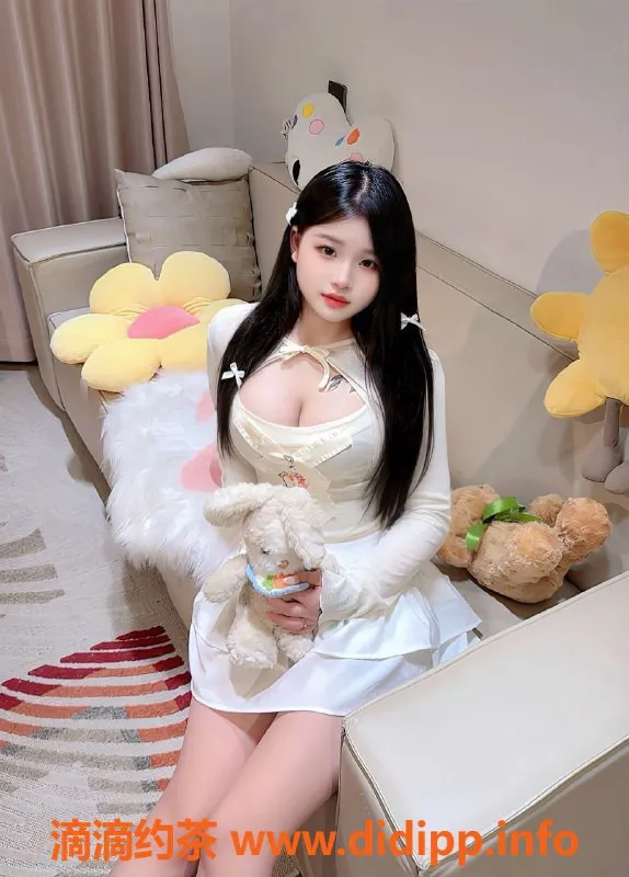 东莞楼凤-南城颜颜，双重享受，500/900元尽情体验