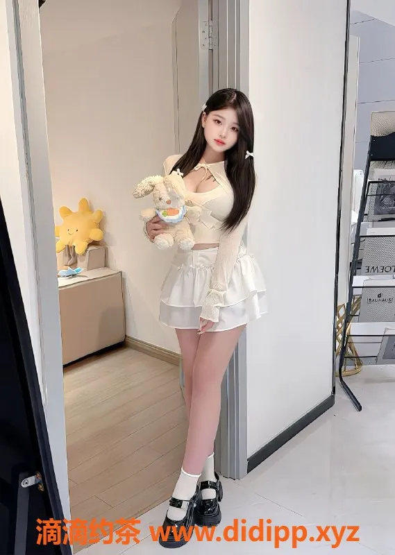 东莞楼凤-南城颜颜，双重享受，500/900元尽情体验