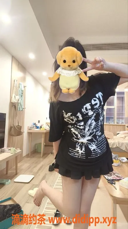 深圳楼凤-福田符梨，22岁大胸小姐，800元起服务