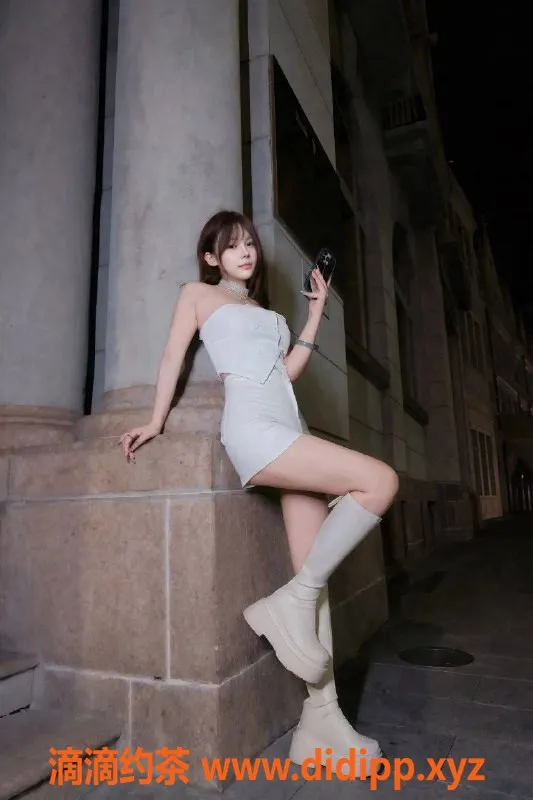 广州楼凤-广州天河嫩妹桐桐，800元舌吻69服务