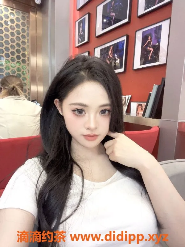 深圳楼凤-龙华区英英，嫩妹颜值，700全套优惠