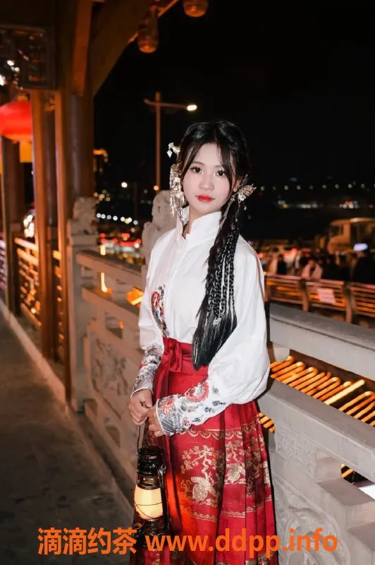 成都楼凤-成都依依，165cm娇妹，600元纯正服务等你体验！